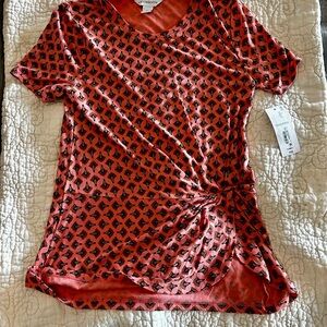 Cute fitted Liz Claiborne shirt XS Adorable print Flattering with fitted waist